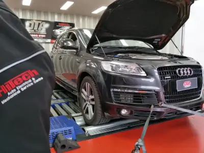 Audi Q7 3.0 TDI on the dyno, bonnet open during the remap session