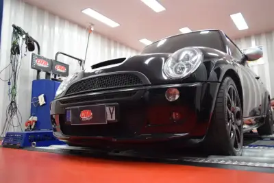 Mini Cooper S R56 black — low front angle on the DTA Mainline dyno, ECU remap