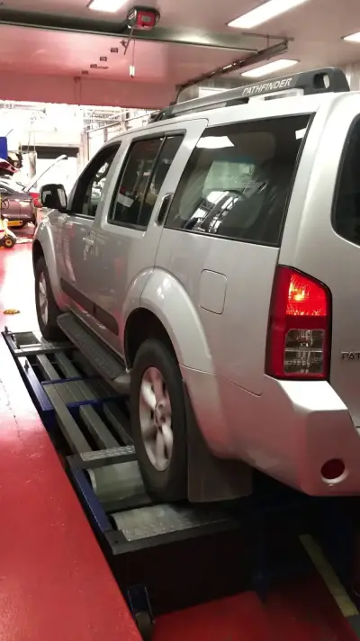 Nissan Pathfinder 2.5L ECU remap — Nissan Pathfinder R51 silver ST-L on the dyno — ECU remap