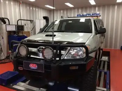 Toyota Rav4 2.2L ECU remap — Toyota Hilux N70 (2005–2015) on the dyno with bull bar and snorkel