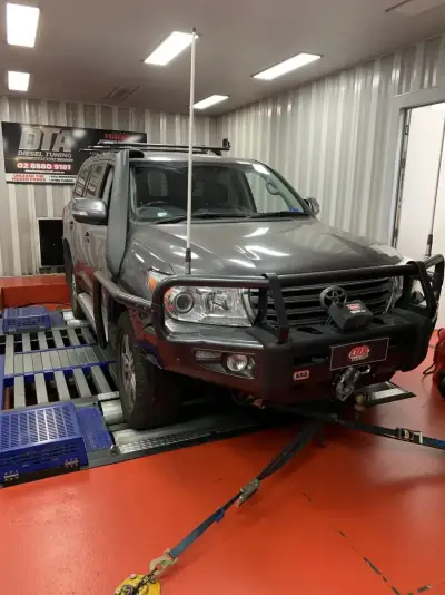 Toyota Hilux 2.8L ECU remap — Toyota Land Cruiser 200-series ECU remap on the dyno